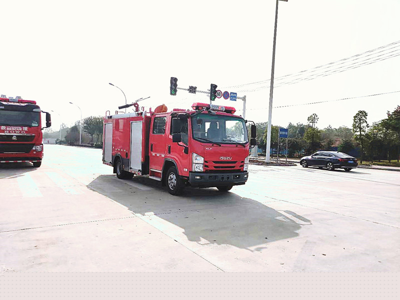 五十鈴3.5噸泡沫消防車