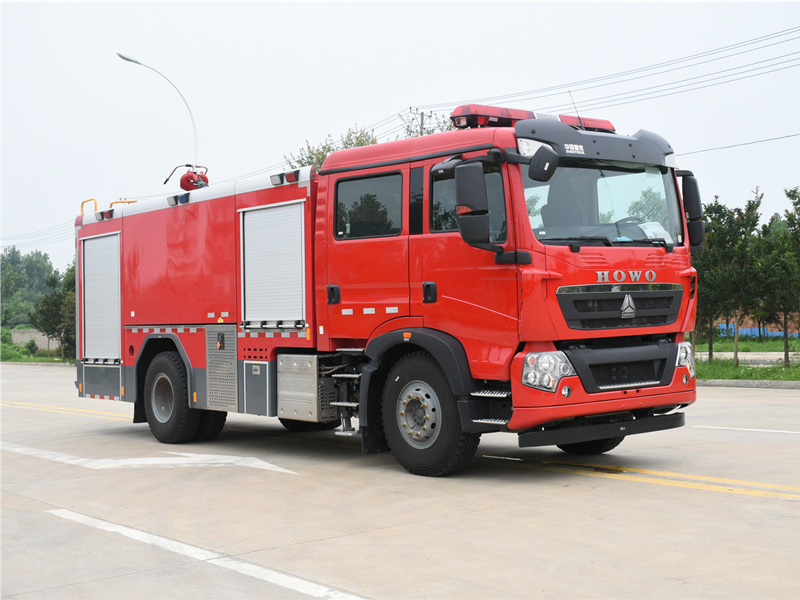 重汽豪沃8T水罐消防車(chē)
