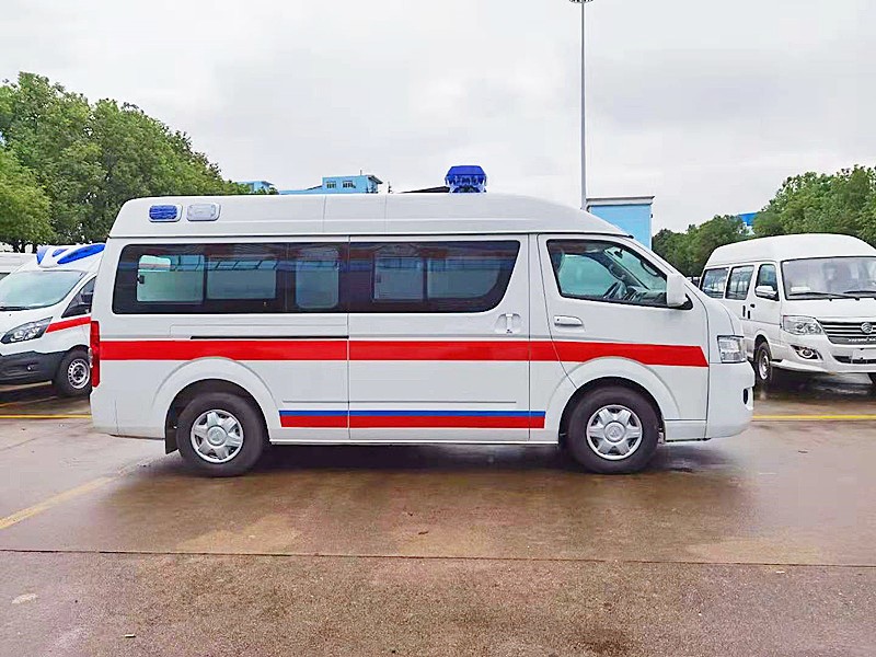 福田G7長(zhǎng)軸救護(hù)車