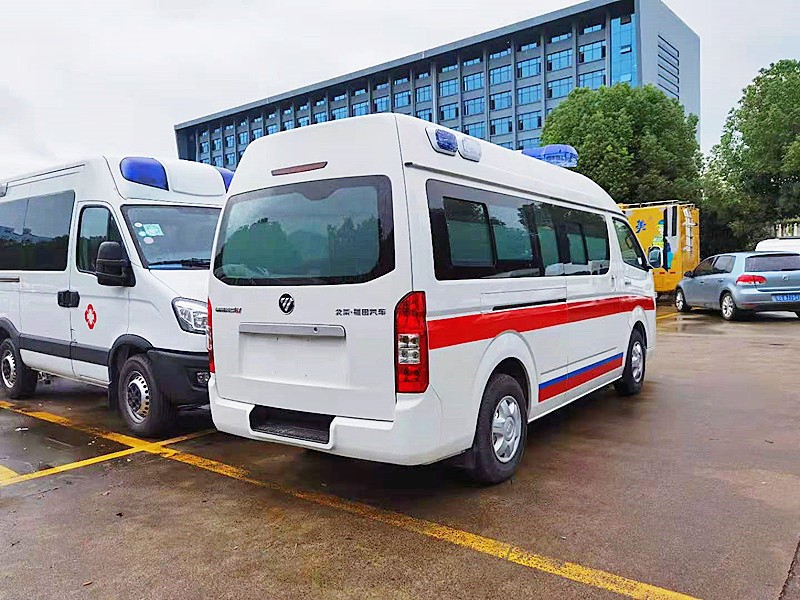 福田G7長(zhǎng)軸救護(hù)車