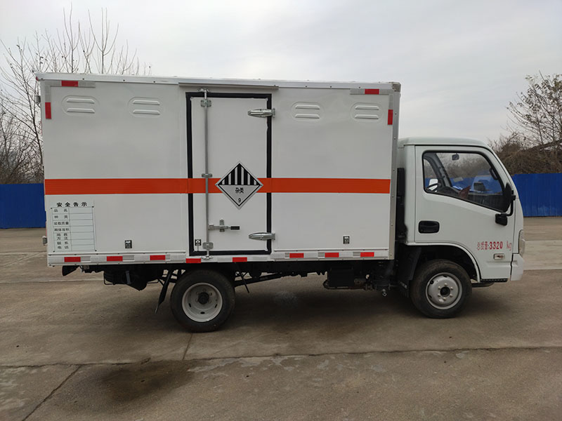 躍進(jìn)汽油后雙輪危險(xiǎn)品廂車